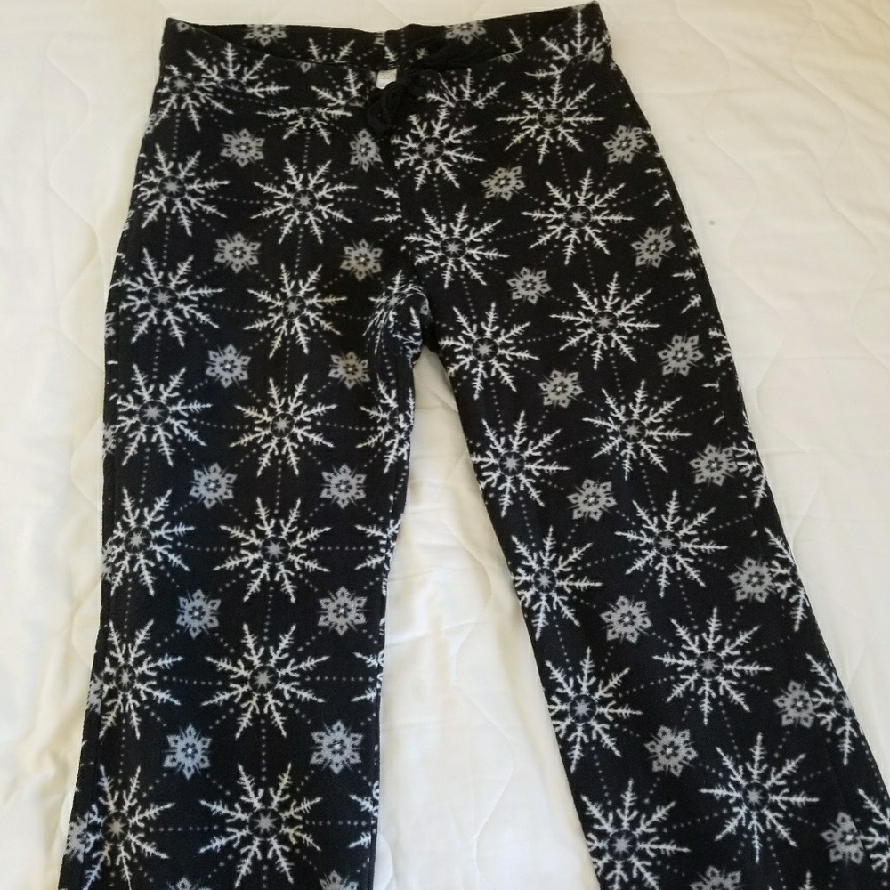 Old Navy NWOT snowflake fleece pajama pants